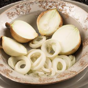 Timeless Taste: The Art of Classic Creamed Onions Unveiled